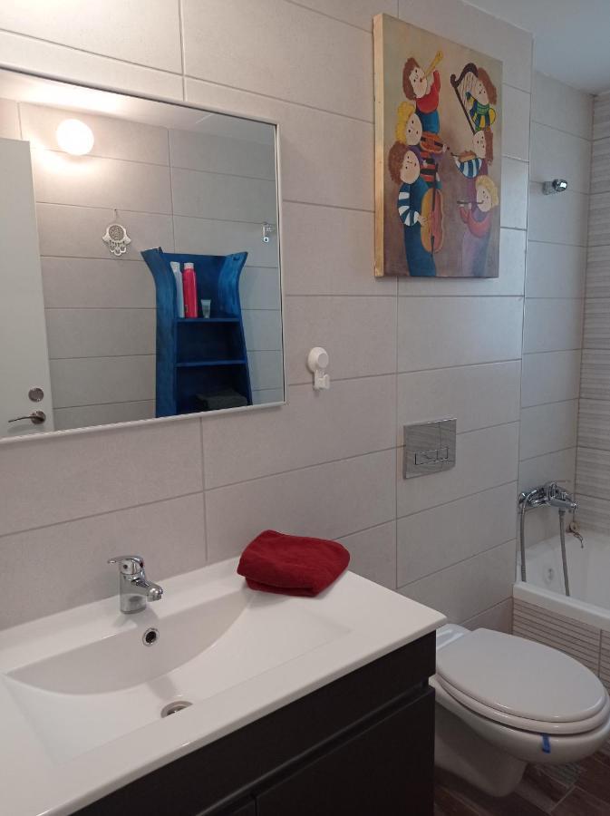 New! Great Location! Vibrant Downtown, Talpiot Market, Flea Market, Carmel Beach, Close To Everywhere Apartment Haifa Ngoại thất bức ảnh