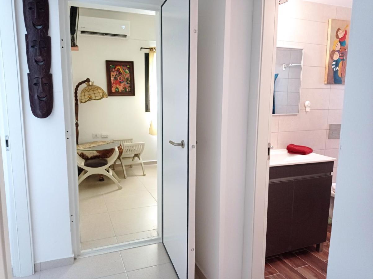 New! Great Location! Vibrant Downtown, Talpiot Market, Flea Market, Carmel Beach, Close To Everywhere Apartment Haifa Ngoại thất bức ảnh