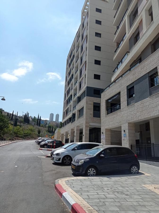 New! Great Location! Vibrant Downtown, Talpiot Market, Flea Market, Carmel Beach, Close To Everywhere Apartment Haifa Ngoại thất bức ảnh